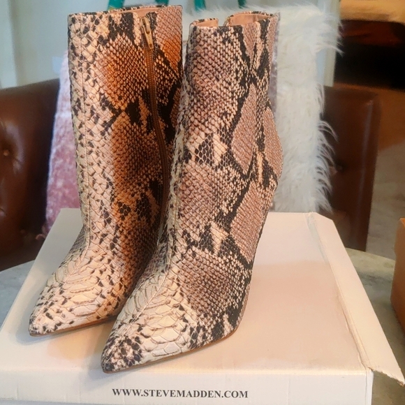 Steve Madden Shoes - Steve Madden Ashton Snake Print boots size 10